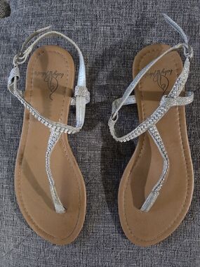 BABY PHAT V-Agatha Silver Rhinestone T-strap Flat Sandals Size 6